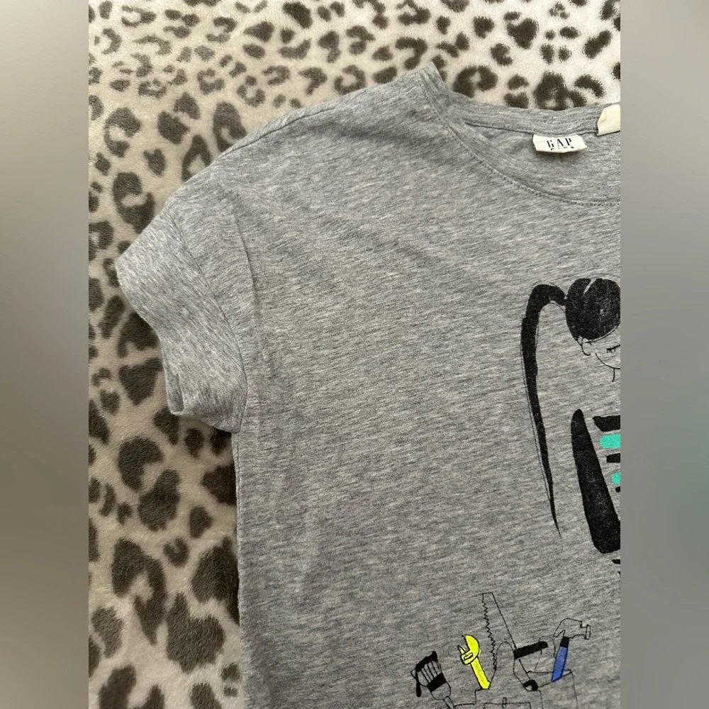 GapKids Graphic Tee in Heather Gray Size XL 12 Girls